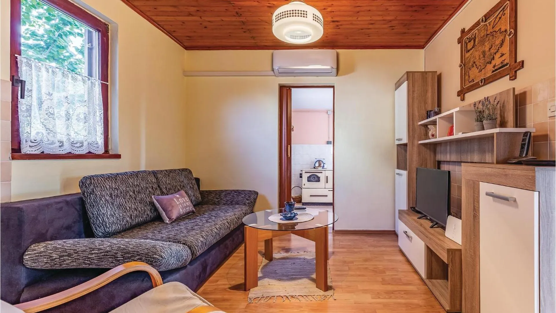 1 Bedroom Pet Friendly Home In Sisan Holiday home